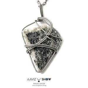 گردنبند تورمالین سیاه ریز بلور راف و اصل با قاب مفتولی استیل A1369